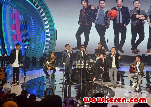 Gambar Foto Ungu dan Rossa Kolaborasi di SCTV Music Awards 2016