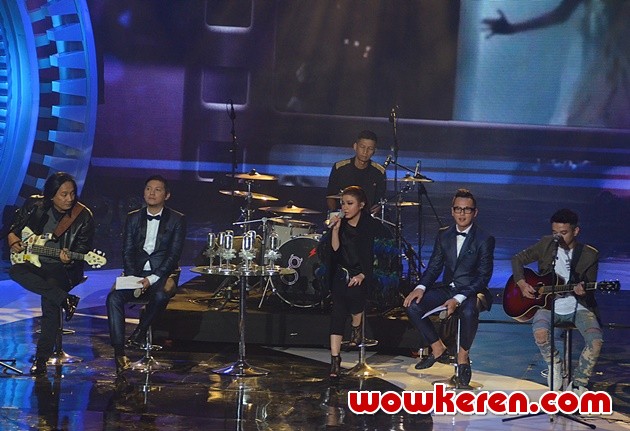Gambar Foto Ungu dan Rossa Kolaborasi di SCTV Music Awards 2016
