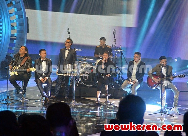 Gambar Foto Ungu dan Rossa Kolaborasi di SCTV Music Awards 2016