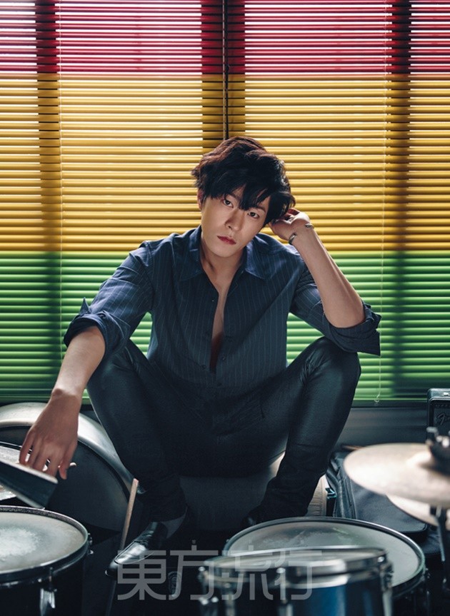 Gambar Foto Hong Jong Hyun di Majalah Eastern Trends Edisi April 2016