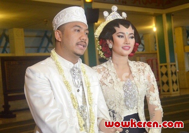 Gambar Foto Ari Pujianto dan Ratu Felisha Usai Akad Nikah