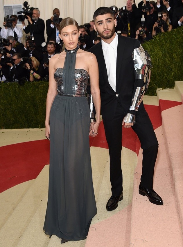 Gambar Foto Gigi Hadid Datang Bersama Zayn Malik di Met Gala 2016