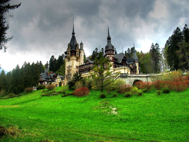 Gambar Foto Megahnya Istana Peles di Rumania