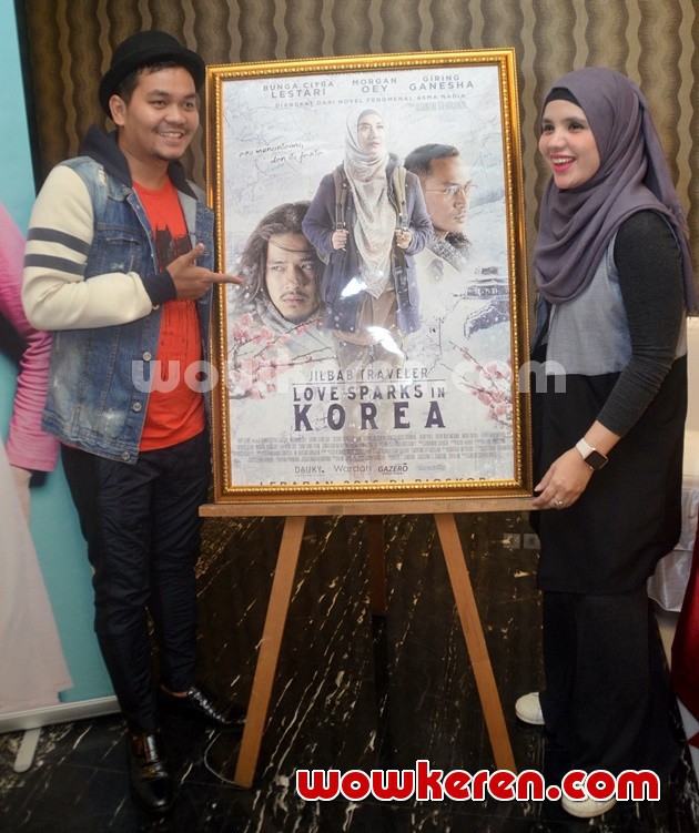 Gambar Foto Indra Bekti dan Aldilla Jelita di Launching Trailer & Poster 'Jilbab Traveler: Love Sparks in Korea'