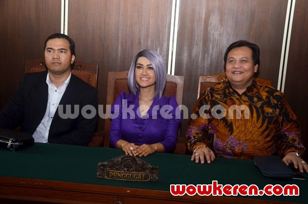 Gambar Foto Julia Perez Hadir di Sidang Putusan Cerai