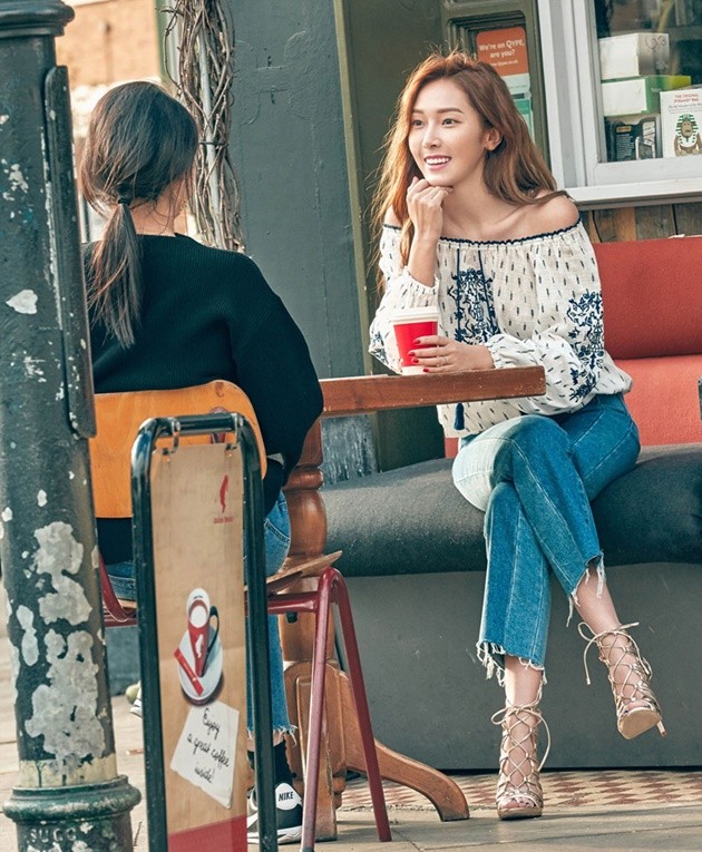 Gambar Foto Jessica di Majalah Cosmopolitan Edisi Mei 2016