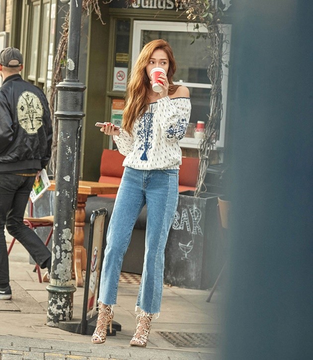 Gambar Foto Jessica di Majalah Cosmopolitan Edisi Mei 2016