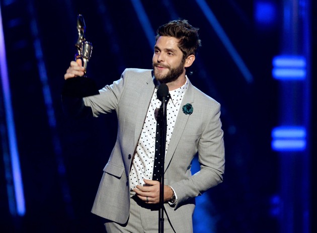 Gambar Foto Thomas Rhett Raih Piala Top Country Album
