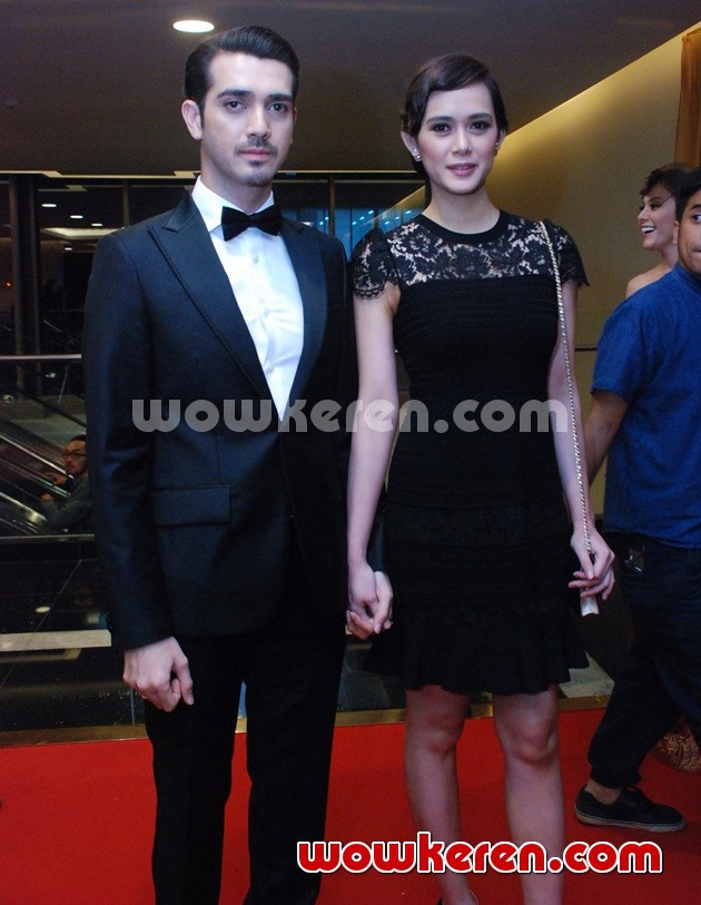 Gambar Foto Fachri Albar dan Renata Kusmanto di Indonesia Movie Actors Awards 2016