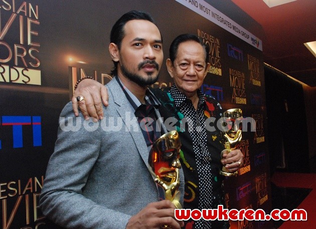 Gambar Foto Oka Antara dan Deddy Sutomo Raih Penghargaan Pasangan Terbaik IMA Awards 2016