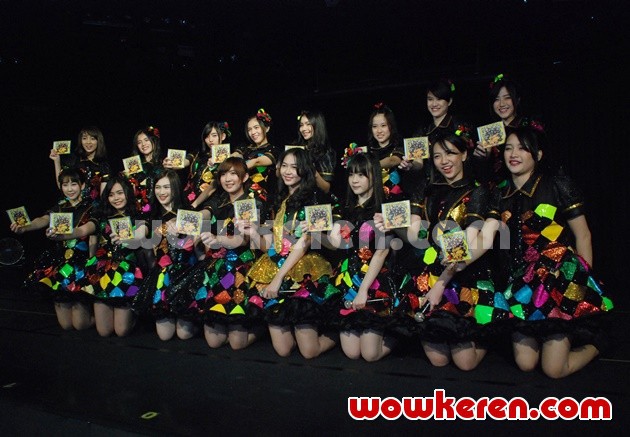 Gambar Foto JKT48 Rilis Single 'Mae Shika Mukanee'