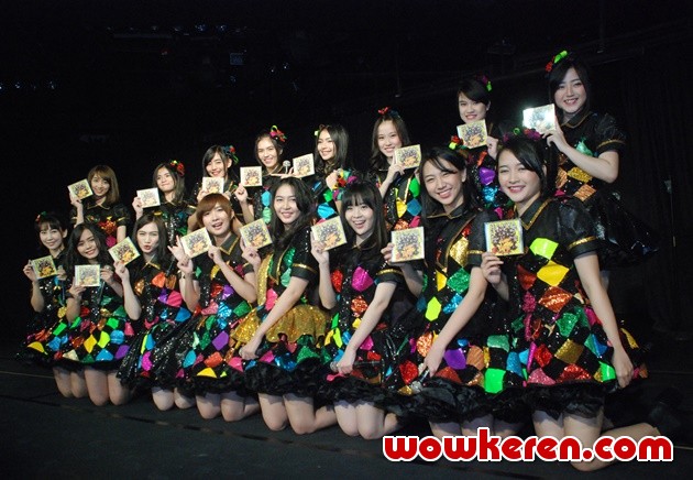 Gambar Foto JKT48 Rilis Single 'Mae Shika Mukanee'