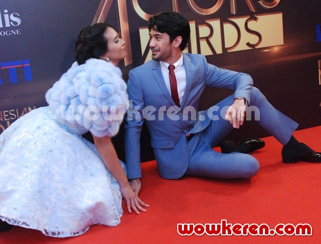 Gambar Foto Ayushita dan Reza Rahadian di Red Carpet IMA Awards 2016