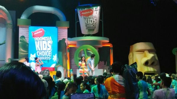 Gambar Foto Natasha Wilona dan Stefan William Terkena Slime di Indonesia Kids' Choice Awards 2016