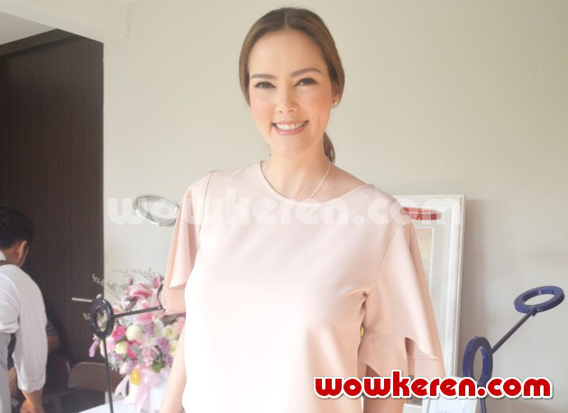 Gambar Foto Cathy Sharon Saat Ditemui di Lewis & Caroll Tea, Pakubuwono, Jakarta