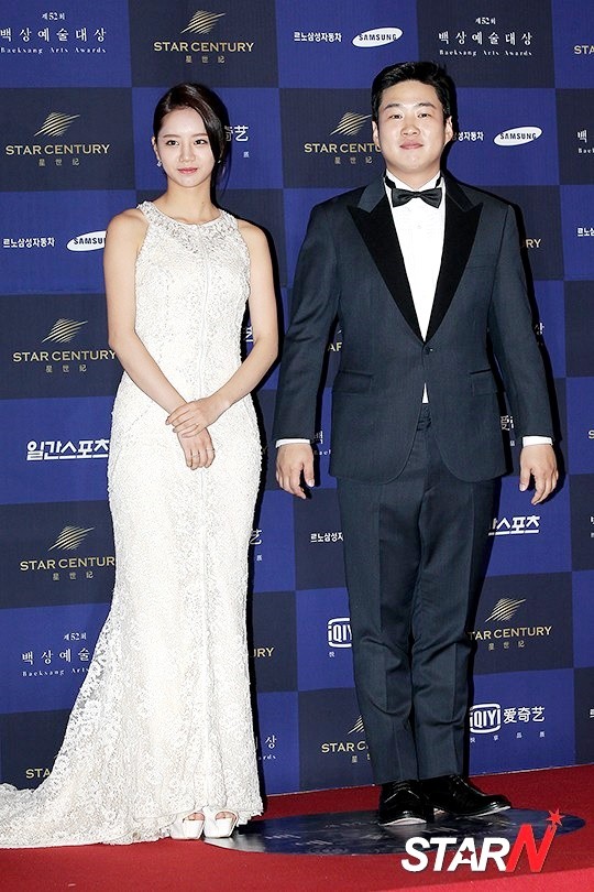 Gambar Foto Hyeri Girl's Day dan Ahn Jae Hong di Red Carpet Baeksang Art Awards 2016
