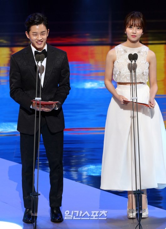 Gambar Foto Kim Min Suk dan Kim So Hyun di Baeksang Art Awards 2016