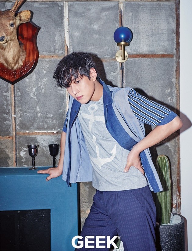 Gambar Foto Go Kyung Pyo di Majalah Geek Edisi April 2016