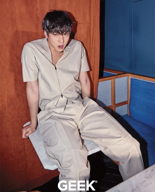 Gambar Foto Go Kyung Pyo di Majalah Geek Edisi April 2016