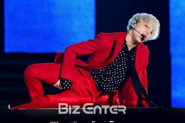 Gambar Foto Taemin SHINee Nyanyi 'Press Your Number' di Dream Concert 2016