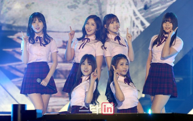 Gambar Foto G-Friend Saat Tampil di Dream Concert 2016