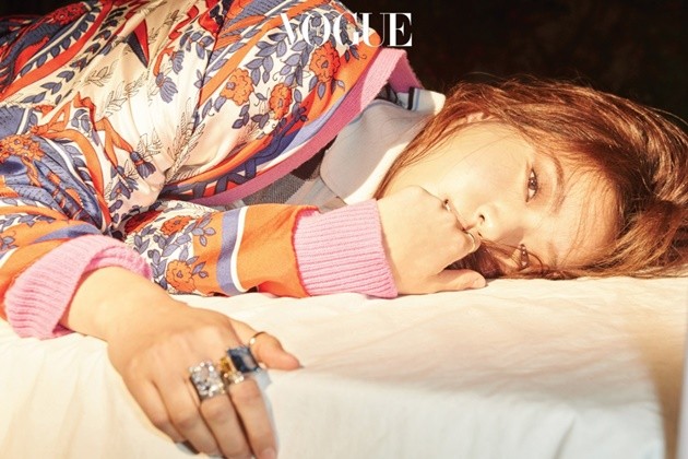 Gambar Foto Kim Go Eun di Majalah Vogue Edisi Mei 2016