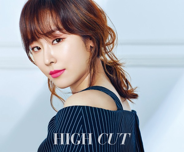 Gambar Foto Seo Hyun Jin di Majalah High Cut Vol. 175