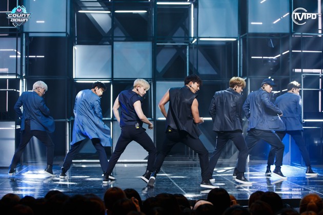Gambar Foto Monsta X Comeback Nyanyikan Lagu 'All In'