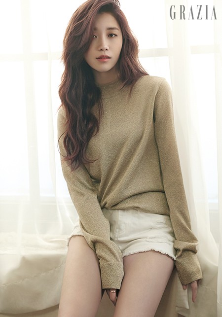 Gambar Foto Eun Ji A Pink di Majalah Grazia Edisi Mei 2016