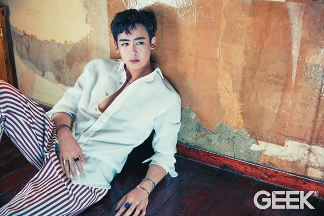 Gambar Foto Nichkhun 2PM di Majalah Geek Edisi Juli 2016