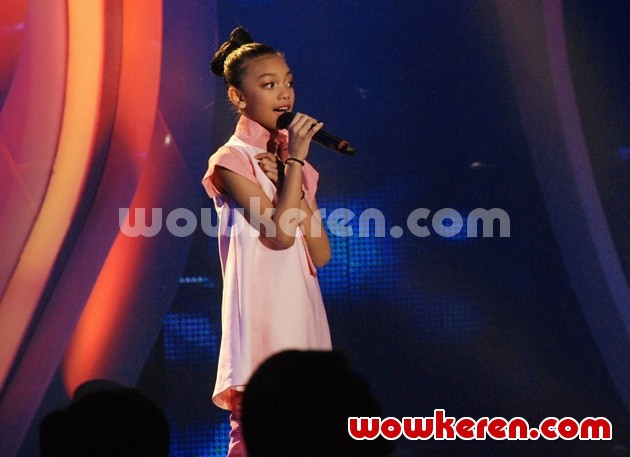 Gambar Foto Naura Bawakan Lagu 'Untuk Tuhan'