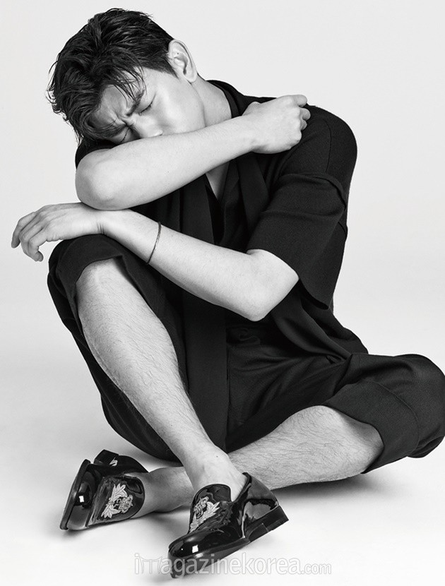 Gambar Foto Eric Nam di Majalah Esquire Edisi Mei 2016