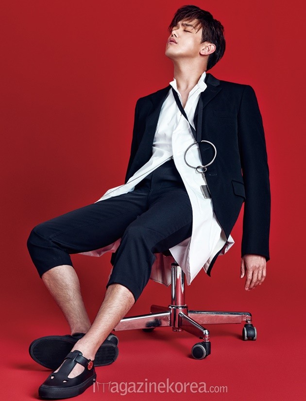 Gambar Foto Eric Nam di Majalah Esquire Edisi Mei 2016