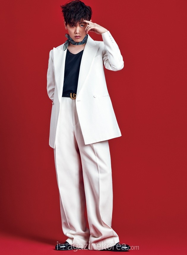 Gambar Foto Eric Nam di Majalah Esquire Edisi Mei 2016