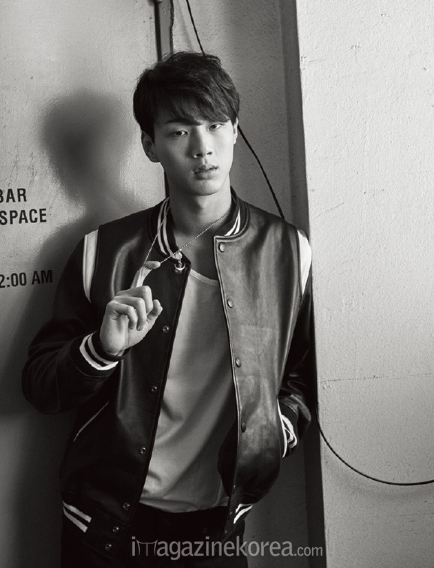 Gambar Foto Ji Soo di Majalah Esquire Edisi April 2016
