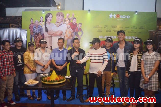 Gambar Foto Syukuran Film 'Hongkong Kasarung'