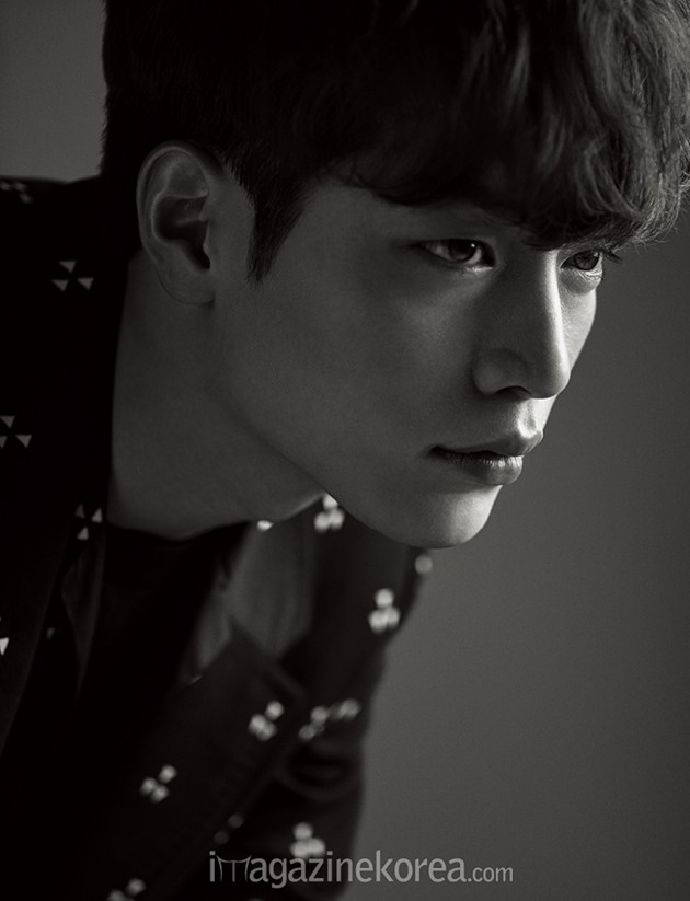 Gambar Foto Seo Kang Joon di Majalah Harper's Bazaar Edisi Maret 2016