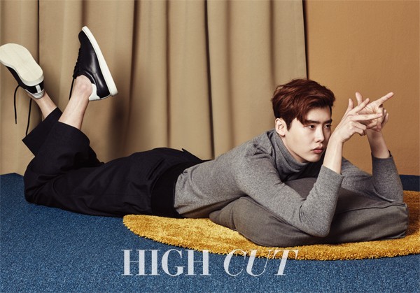 Gambar Foto Lee Jong Suk di Majalah High Cut Vol. 166