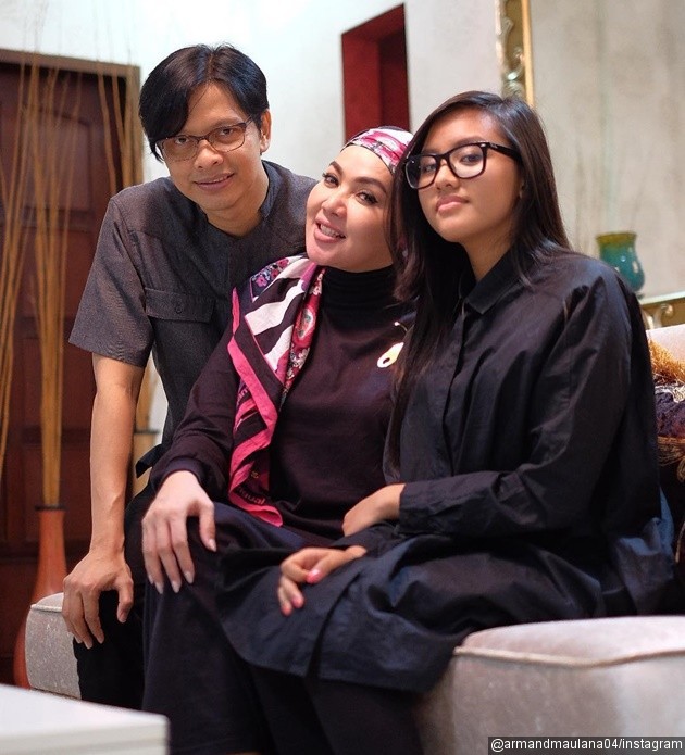 Gambar Foto Armand Maulana, Dewi Gita dan Anak Mereka