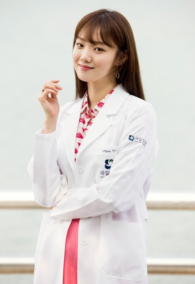 Gambar Foto Lee Sung Kyung Berperan Sebagai Jin Seo Woo