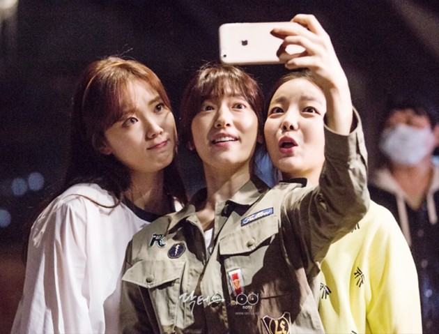 Gambar Foto Lee Sung Kyung, Park Shin Hye dan Moon Ji In di Drama 'Doctors'