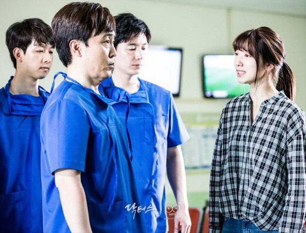 Gambar Foto Tangis Yoon Hye Jung Saat Tahu Neneknya Meninggal