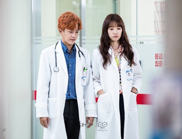 Gambar Foto Kim Min Suk dan Park Shin Hye di Drama 'Doctors'