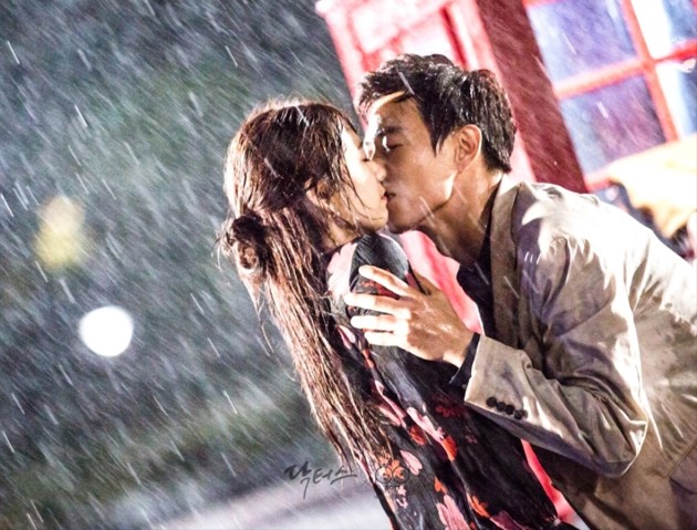 Gambar Foto Adegan Ciuman Yoon Hye Jung dan Hong Ji Hong
