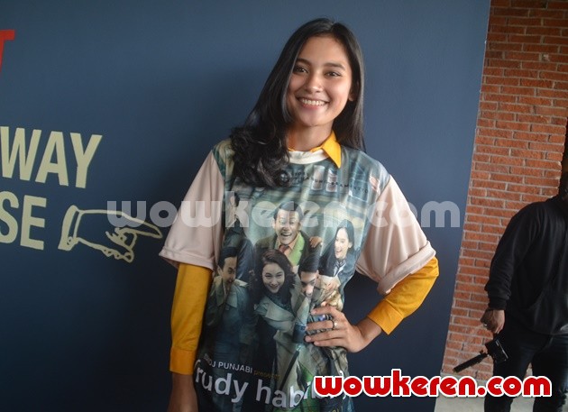 Gambar Foto Indah Permatasari Hadiri Meet & Greet Film 'Rudy Habibie'