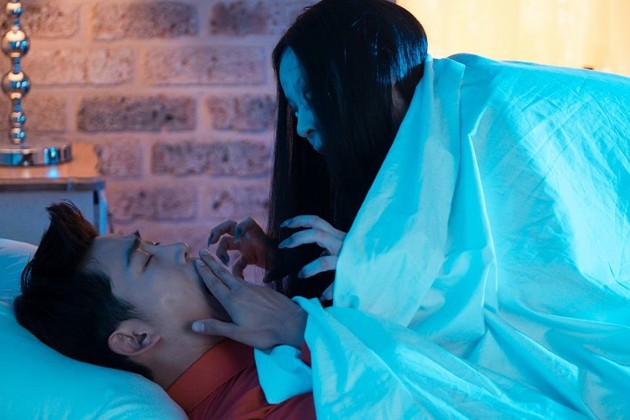Gambar Foto Park Bong Pal Diganggu Hantu Saat Tidur