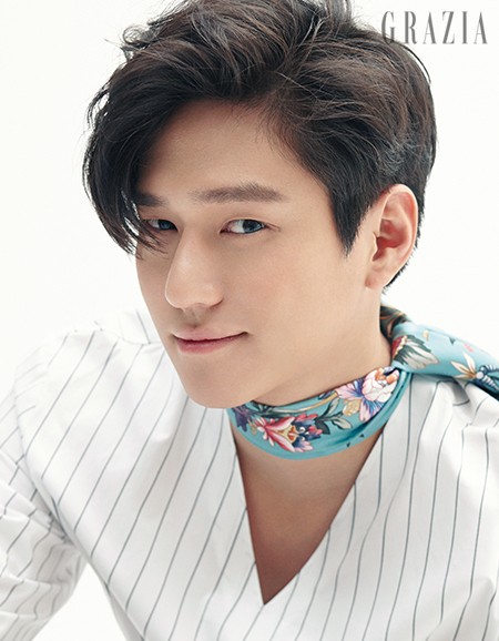 Gambar Foto Go Kyung Pyo di Majalah Grazia Vol. 73