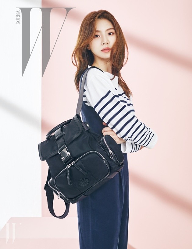 Gambar Foto Park Soo Jin di Majalah W Edisi Maret 2016