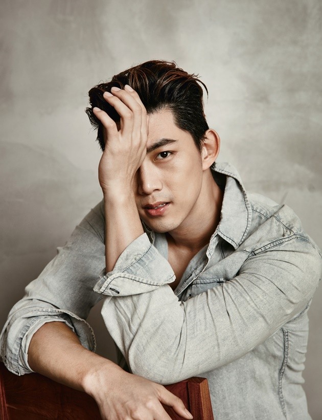Gambar Foto Taecyeon 2PM di Majalah Allure Edisi April 2016