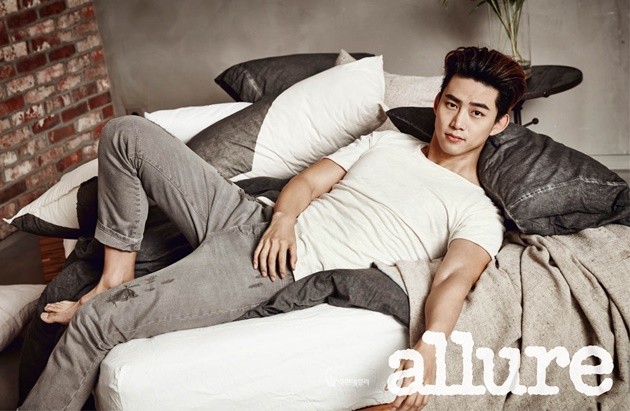 Gambar Foto Taecyeon 2PM di Majalah Allure Edisi April 2016